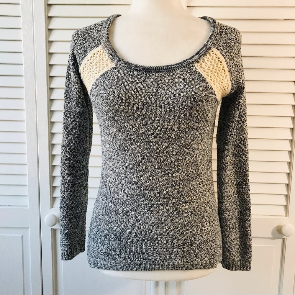 2/$25 PINK ROSE Blue Cream Scoop Neck Sweater Size Small